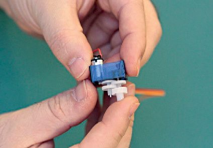 Fig. 19: Assembling the potentiometer inside case Re-assembly