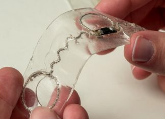 Stretchable antenna for wearables