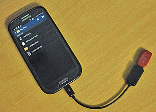 Fig. 1: An Android phone connected to a Flash drive
