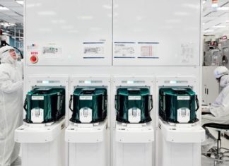 New 5nm Architecture Crams 30 Billion Transistors Onto Fingernail-Sized Chip