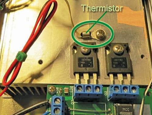 Thermistor mounted on heatsink assembly of power supply unit 