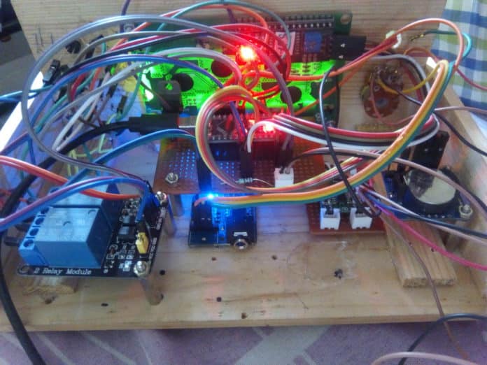 Alarm Clock Radio Using Arduino - Guest DIY Project