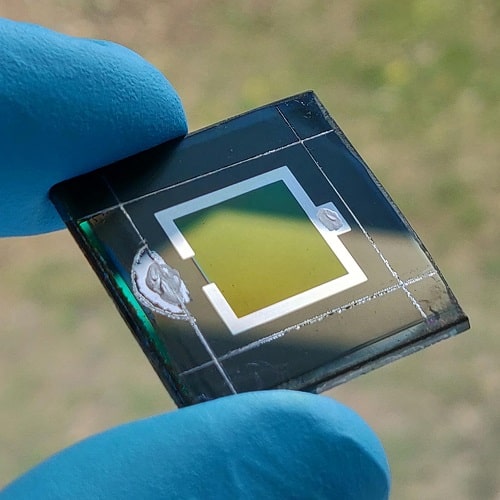 Lightweight and Efficient Two Terminal Tandem Solar Cell
