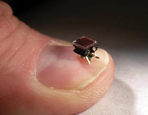 An ant-sized micro-bot that travels in swarms