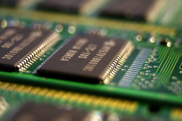 Both RAM and ROM on a Single Chip? A New Breakthrough