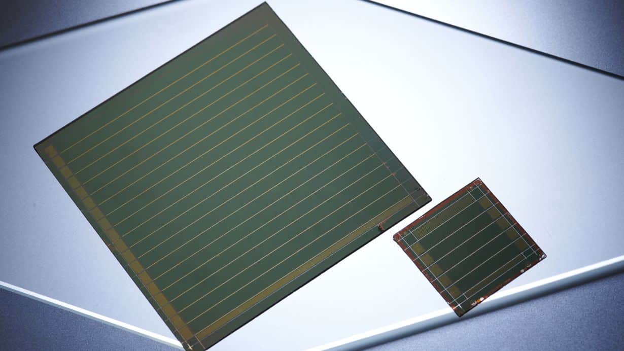 Perovskite Solar Modules With Minimum Scaling Loss