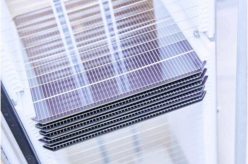 Combining Perovskite With Conventional Silicon Solar Cells for HIgher Efficiency