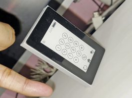 E-ink phone size compared to a finger