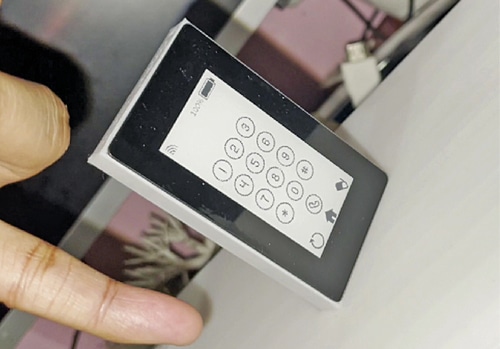 Finger-Size Full-Touch E-Ink Phone using Raspberry Pi