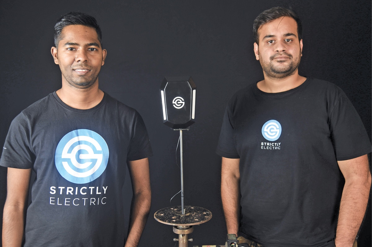 Founders—Mihir Pawar (left), CTO, and Durgesh Garud (right), CEO