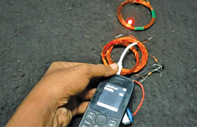 A Simple Wireless Charger For Smartphones | Full DIY Project