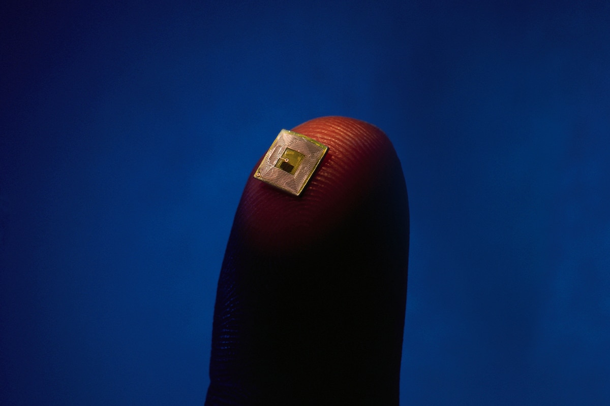 Microchip On Your Nail Can Be Your New Wallet