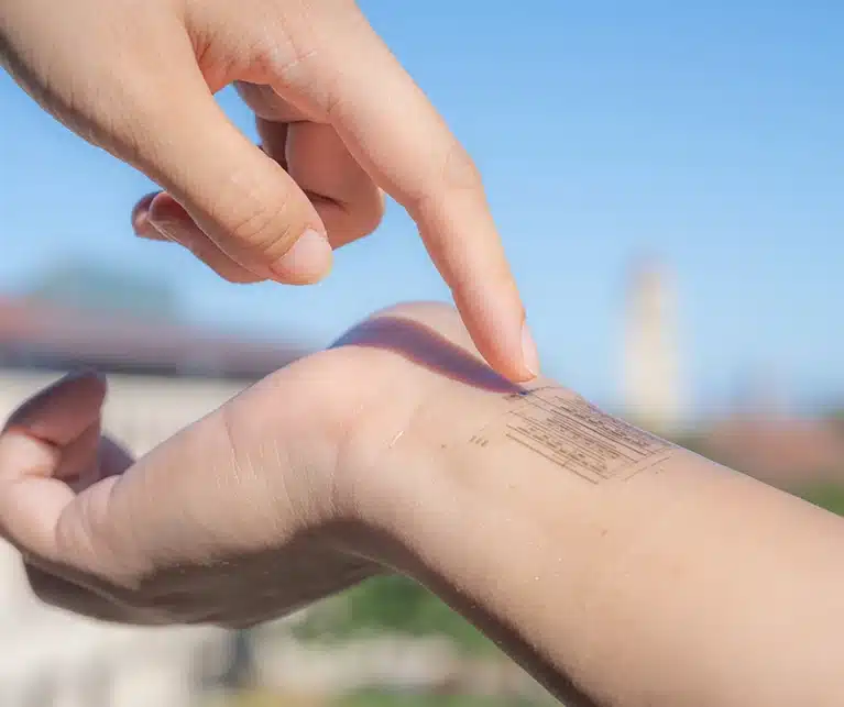 Electronic Skin Imitates Human Touch