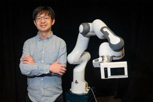 Research led by U of T computer science PhD candidate Jiannan Li explores how an interactive camera robot can assist instructors and others in making how-to videos. Credit: Matt Hintsa