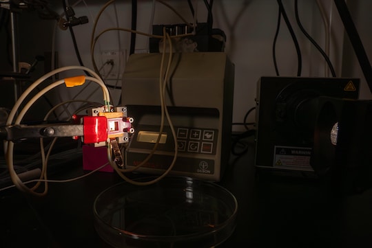 A Device Generates Hydrogen From Sunlight