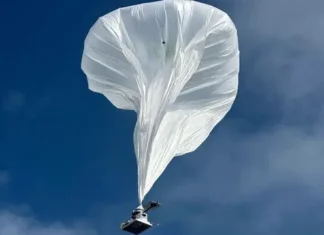 New Radar System Detects Minute Surface Movements Without GPS HALE InSAR flies aboard a high-altitude balloon during a test-flight. This lightweight instrument will help researchers measure ground deformation and dynamic Earth systems.