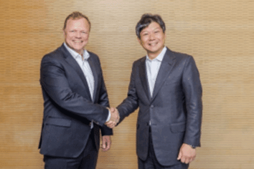 Thomas Stierle, CEO E-Mobility Division at Schaeffler (left) and Dr. Kazuhide Ino, Member of the Board and Managing Executive Officer at ROHM