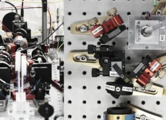 Entanglement in the setup above comes from a squeezer with a nonlinear crystal inside an optical cavity