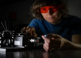 3D-Printer Prints Living Tissue Inside Human Body Andrea Toulouse and her team are researching high-resolution 3D printing using light-based processes.