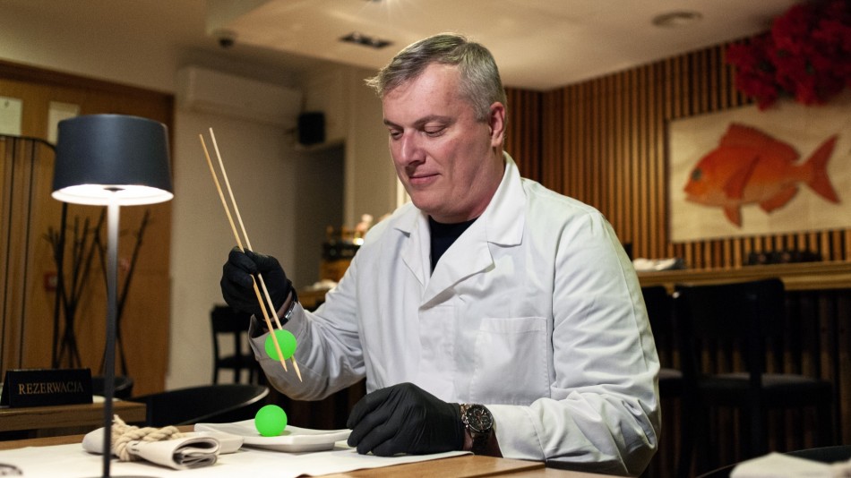 Shaping carbon fibre with electricity