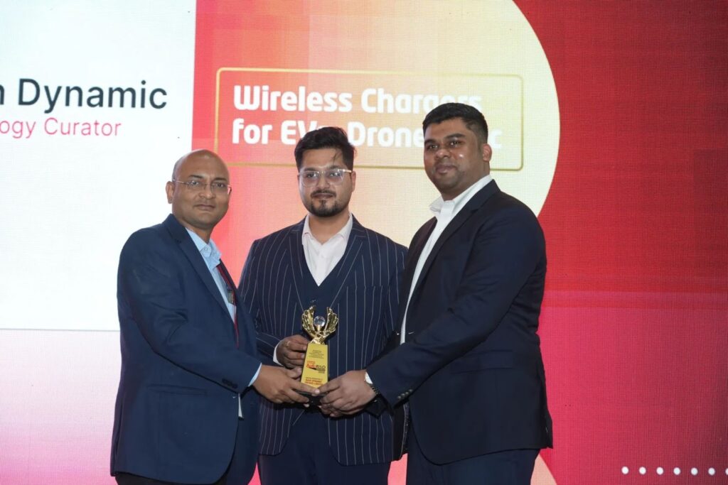 Mr Robin Singh and Mr Shashank Sawai from Dash Dynamic receiving the award for developing ‘wireless charging solutions for EVs and drones’, presented by Mr Pramod Chaudhary from Varroc
