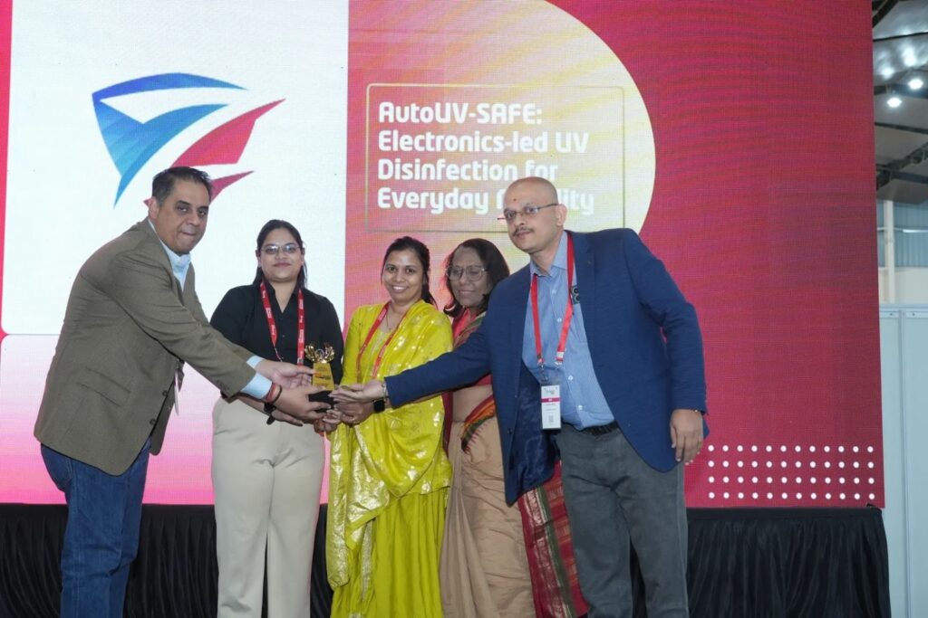 Dr Gajanan Kulkarni and his team from Zillionlink collecting the award for their ‘AutoUV-SAFE, an electronics-led UV disinfection for everyday mobility’, presented by EFY’s Rahul Chopra
