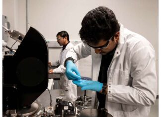 Chip-Scale Thermometers For Processor Monitoring