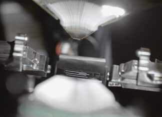 Switching Between Quantum Worlds
