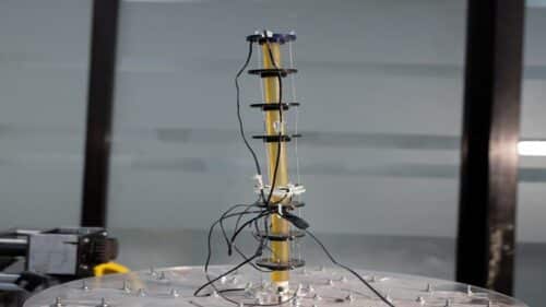 Flexible robot navigates ti.ght spaces with precision