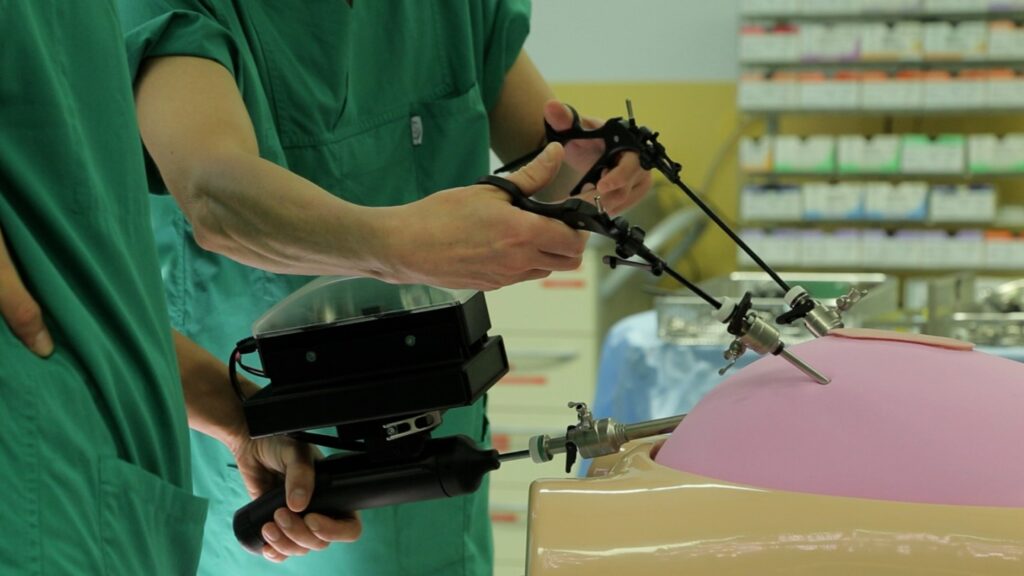 © Fraunhofer HHI
Optical wireless communication (LiFi) ensures robust data transfer from the endoscope to the monitor even under adverse conditions.
