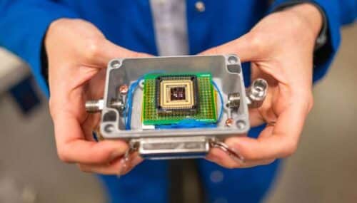 An “electronic nose” created by UC Berkeley researchers can detect the gases produced by spoiled food and food allergens better than human noses. Credit: Brandon Sánchez-Mejia / UC Berkeley