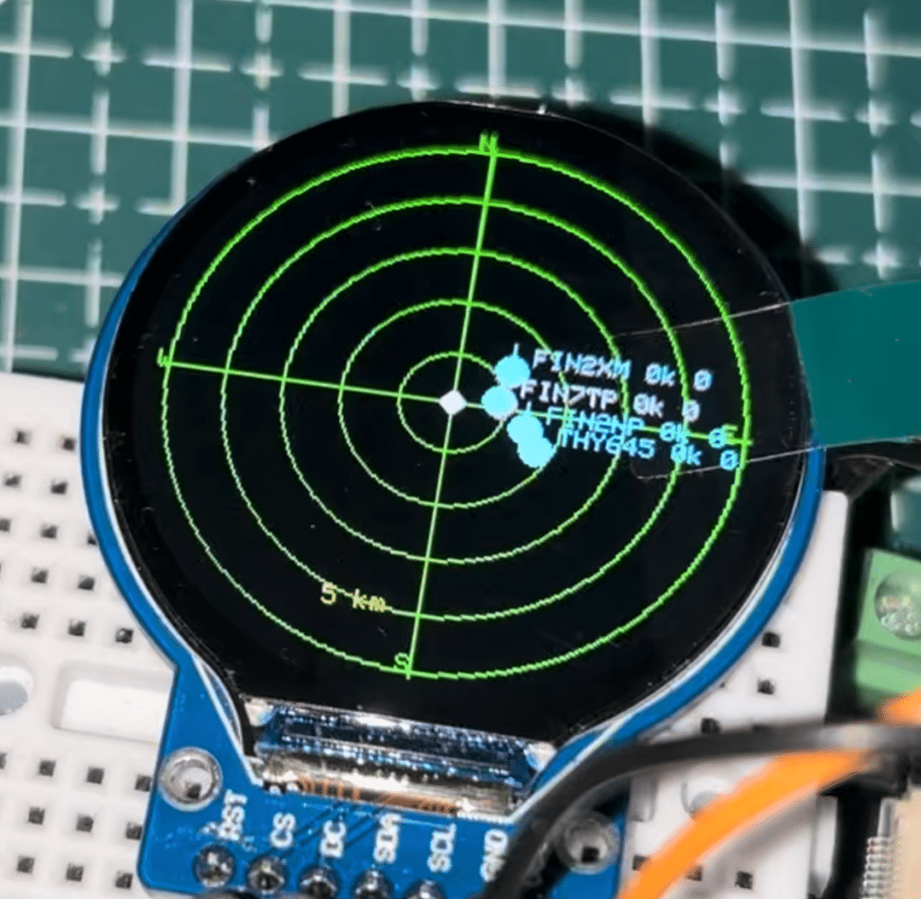 Device showing the flights scanned overhead and showing on the LCD