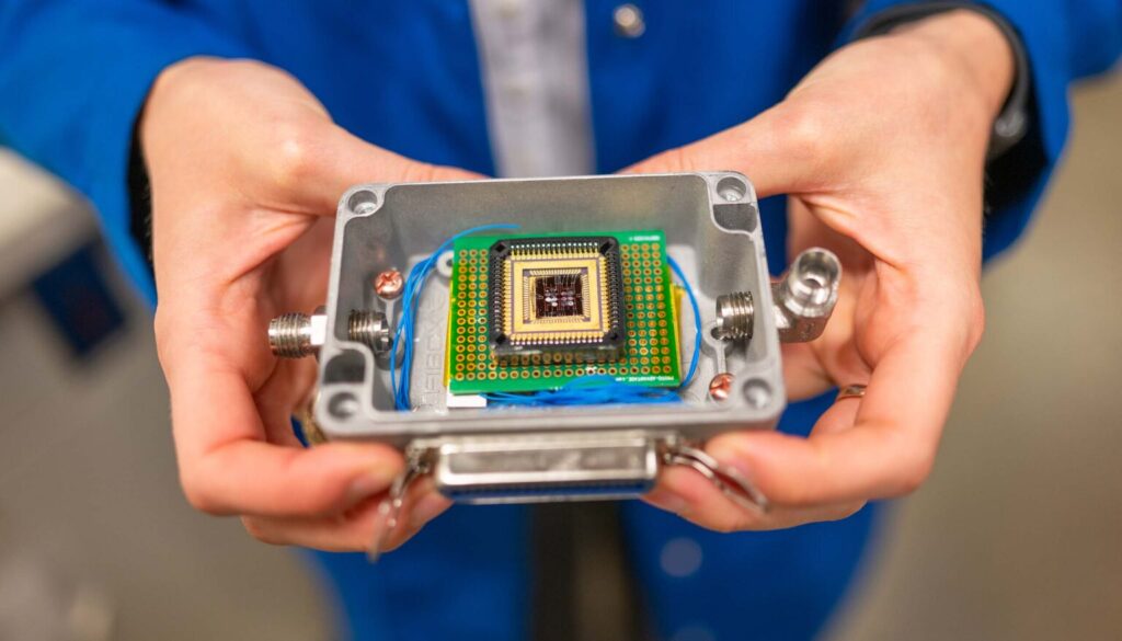 An “electronic nose” created by UC Berkeley researchers can detect the gases produced by spoiled food and food allergens better than human noses.