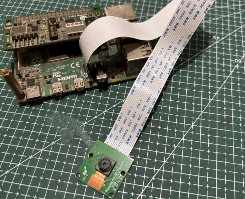 Camera connection with raspberry pi