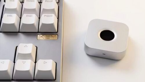 The device operates wirelessly