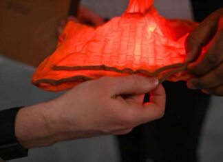 Smart Knitted Fabrics Transform Wearables With Programmable Mechanical Switching