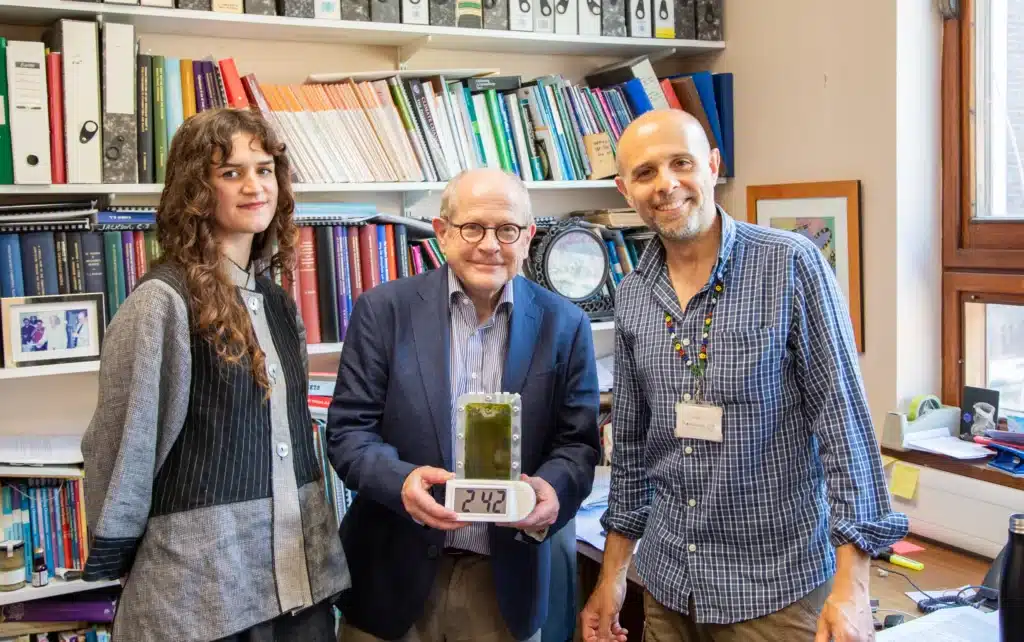 Lucia Giron, Chris Howe, and Paolo Bombelli with their algae-powered digital clock, imageLucia Giron, Chris Howe, and Paolo Bombelli with their algae-powered digital clock