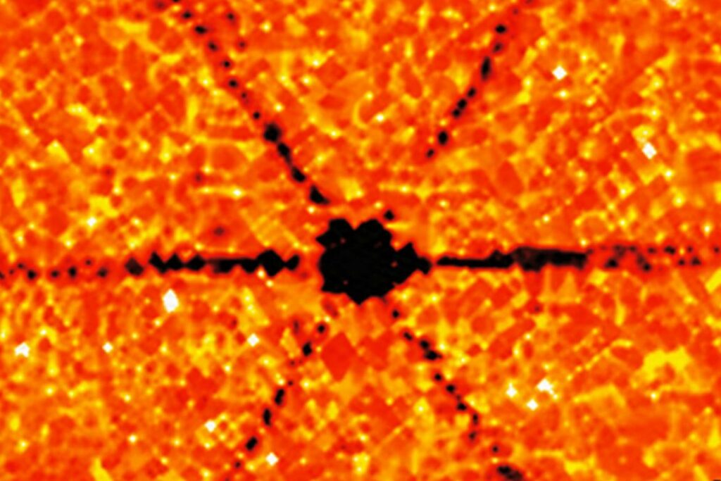 Visualization of ray-like heat flow in boron arsenide at 300 K (80°F)