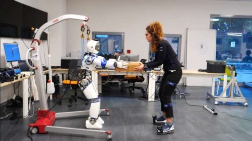Human-aware robots adapt to partners, reducing back strain during team lifting