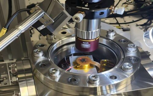A graphite rotor levitates and spins above permanent magnets in a high-vacuum chamber, while lasers and electrodes monitor and control its motion for gyroscopic sensing.