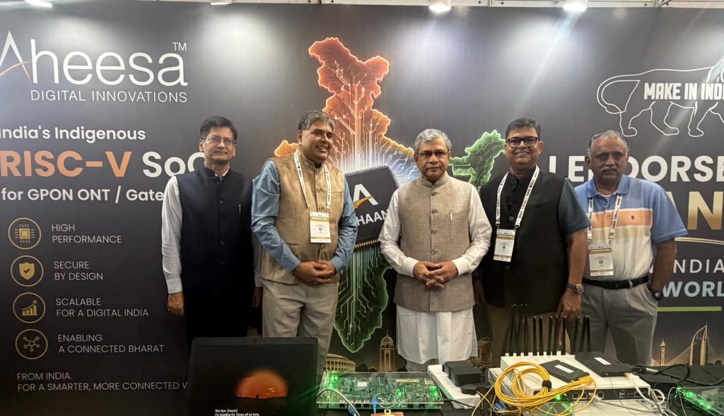 Aheesa presents Vihaan-I Semicon chip to Union Minister Shri Ashwini Vaishnaw at Semicon India 2026