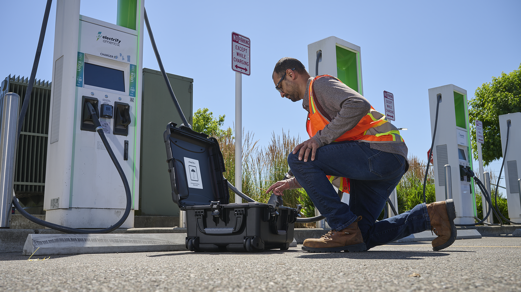 New Fluke FEV500 Redefines Testing for Fast DC Electric Vehicle Chargers, Eliminating Costly Downtime